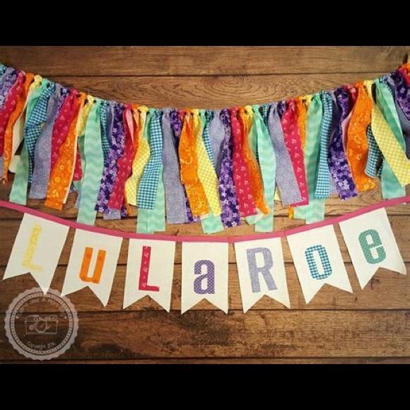 LuLaRoe Disney’s Alice
Size Tall&Curvy Leggings - Picture 8 of 8